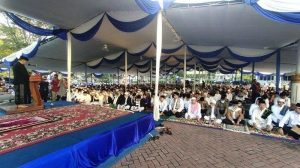 Pj Bupati Muara Enim Bersama Masyarakat Gelar Sholat Idul Adha di Halaman Pemkab Muara Enim