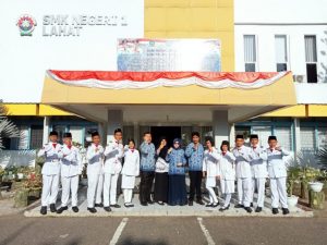 SMKN 1 Lahat Peringati Upacara HUT RI ke-77 dengan Khidmat