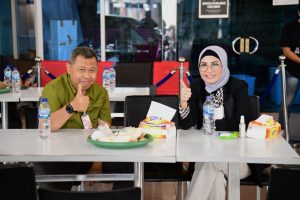 Hj RA Anita Noeringhati Tinjau Festival Durian Palembang Airport