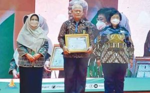 Pj Bupati Kurniawan Raih Penghargaan Pembina Proklim Nasional 2022