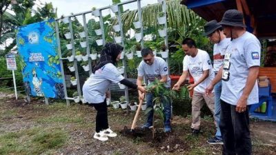 Sambut HUT 128 Tahun, BRI Cabang Lahat Tanam 100 Batang Pohon