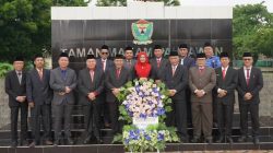 Hari Pahlawan, Pj Bupati Muara Enim Ziarah ke Makam Pahlawan