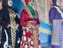 Tampil Anggun, Ketua TP PKK Empat Lawang Kenalkan Busana Khas Daerah dengan Motif Kopi Duren Empat Lawang